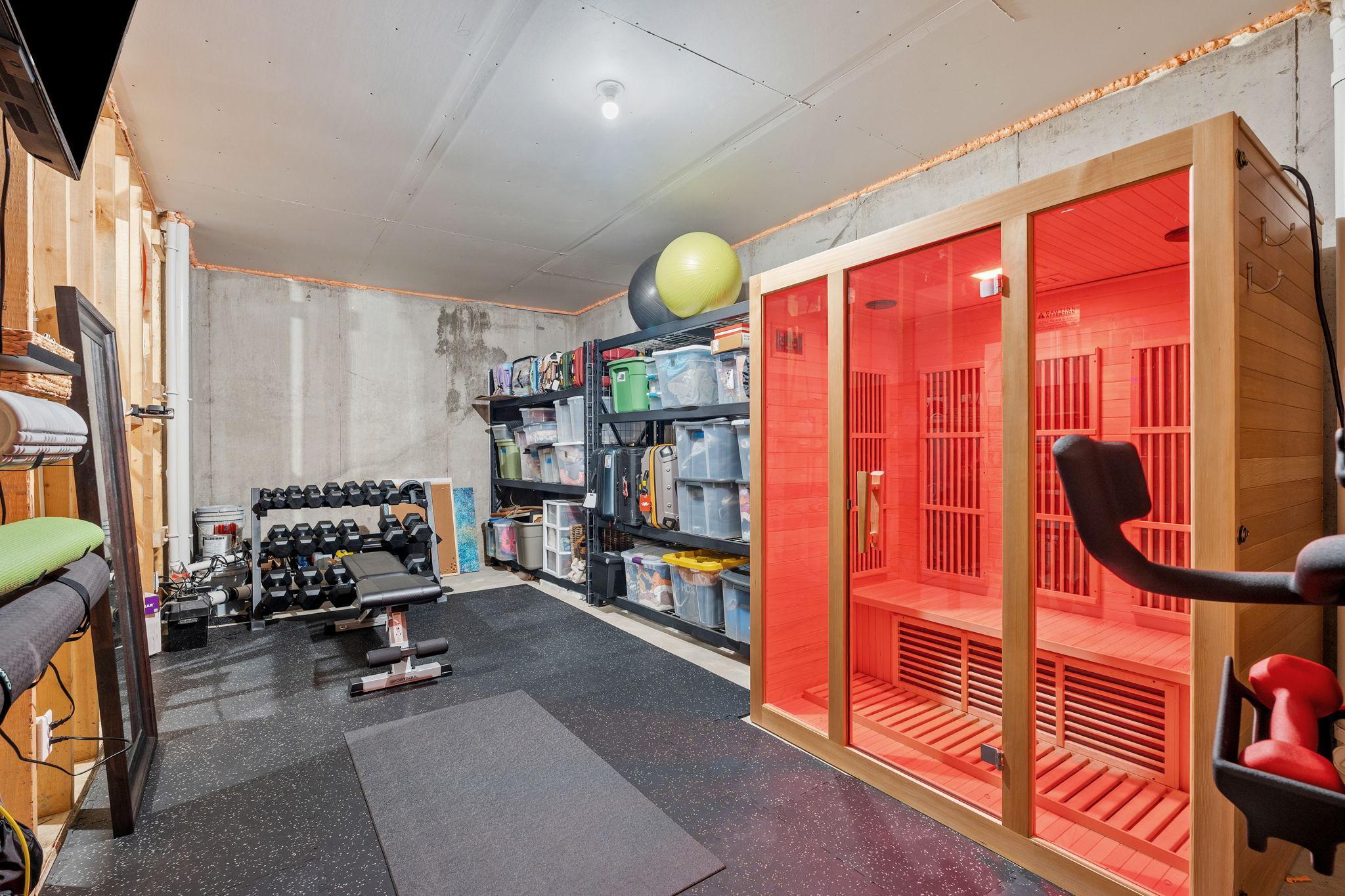 71-web-or-mls-1640 Dutch Lake Dr-77.jpg