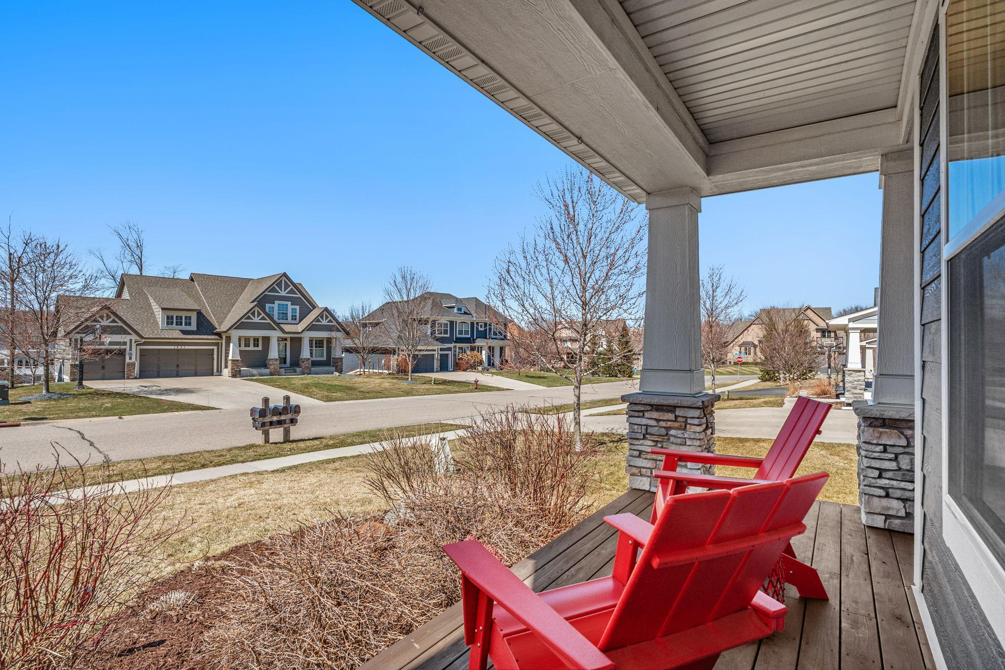 76-web-or-mls-1640 Dutch Lake Dr-3.jpg