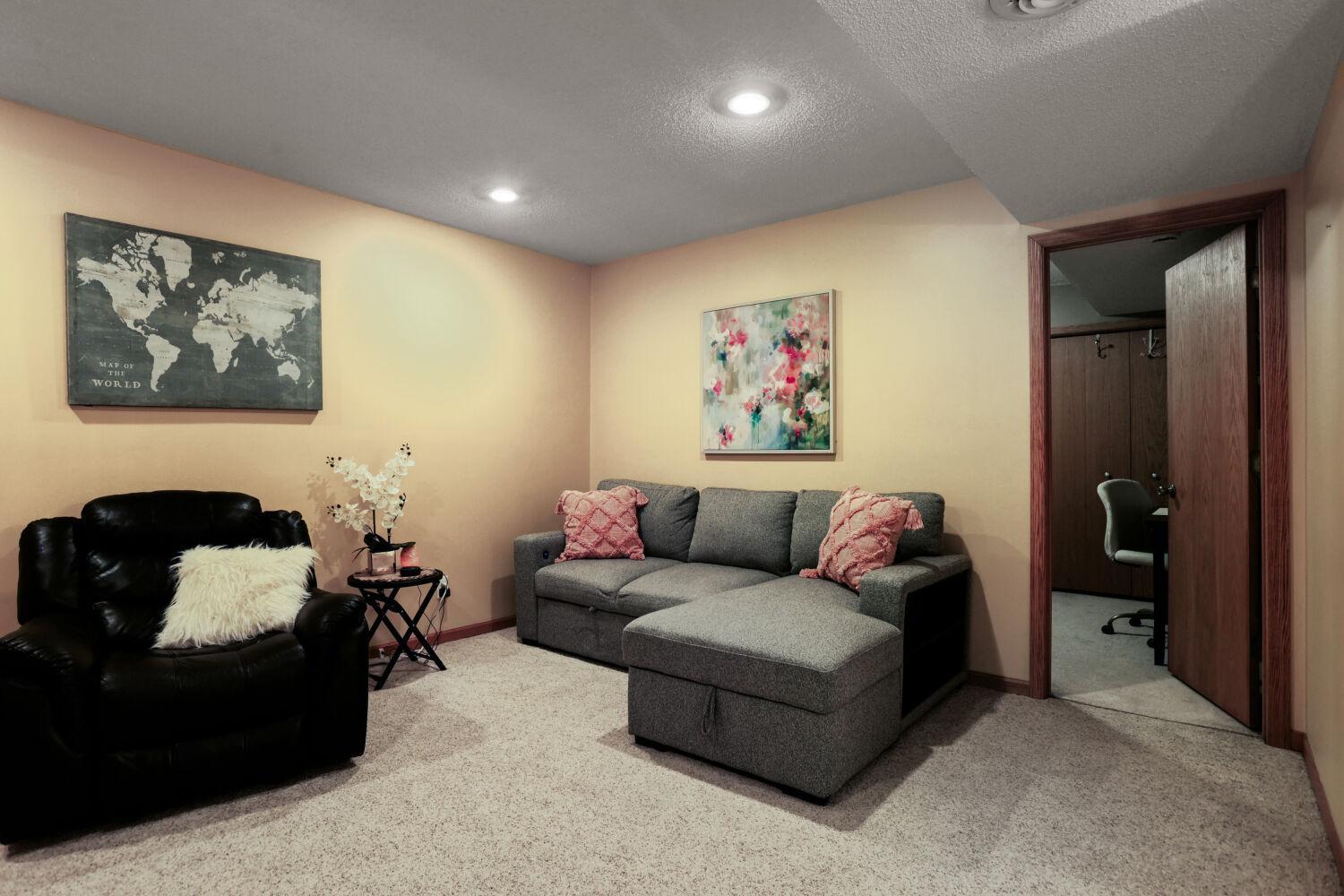 13244 Aberdeen St NE - Web Quality - 012 - 12 Family Room.jpg