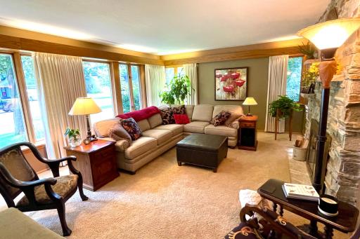 Mid-century indirect living room lighting