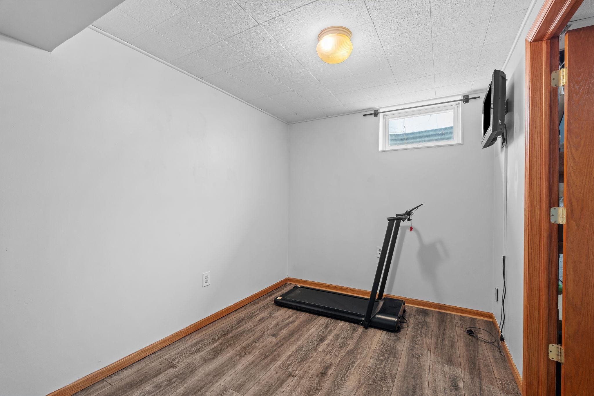 Den/Workout/Office space or Flex space!