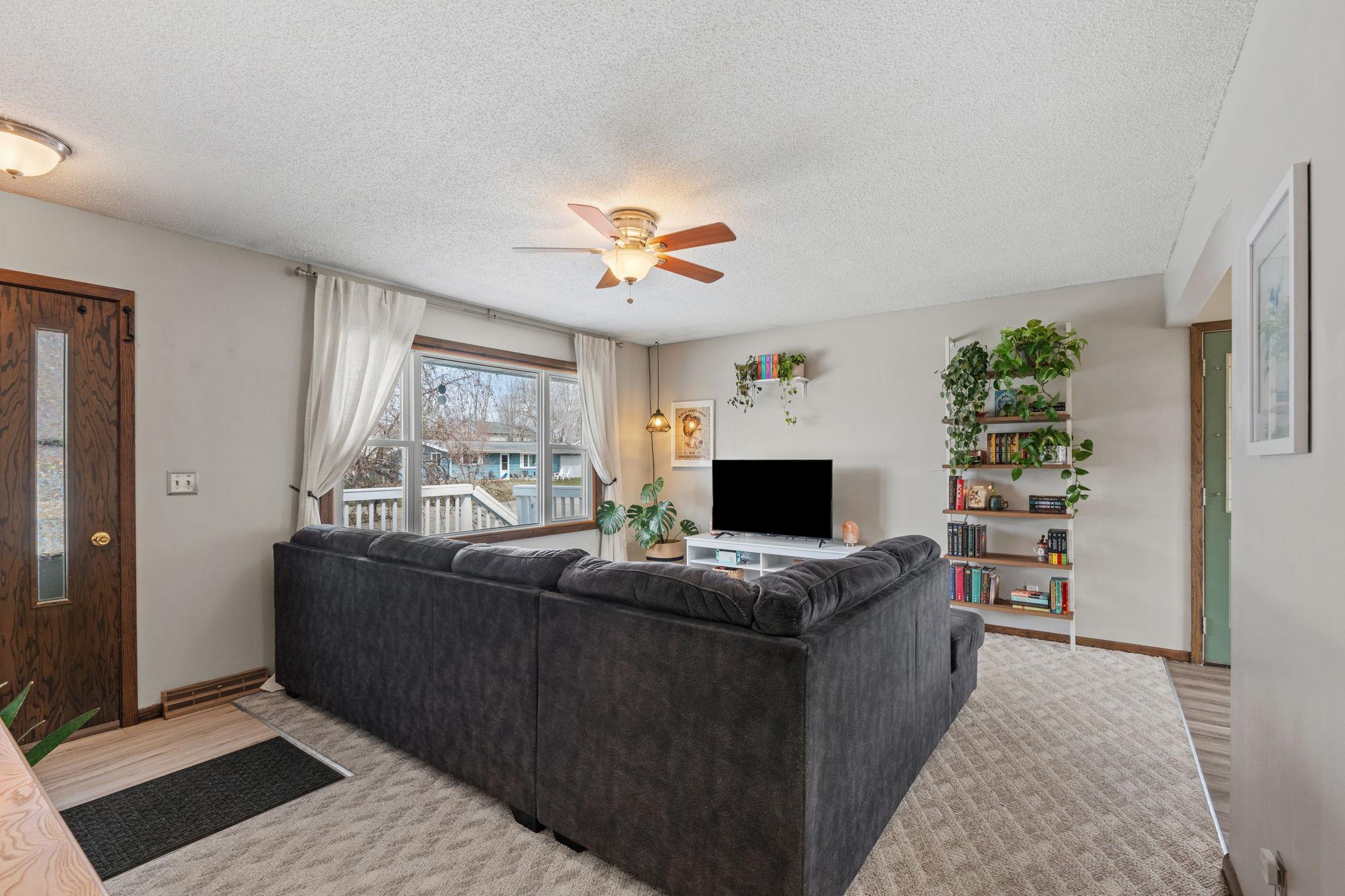 Front room bringing in all the natural lighting!