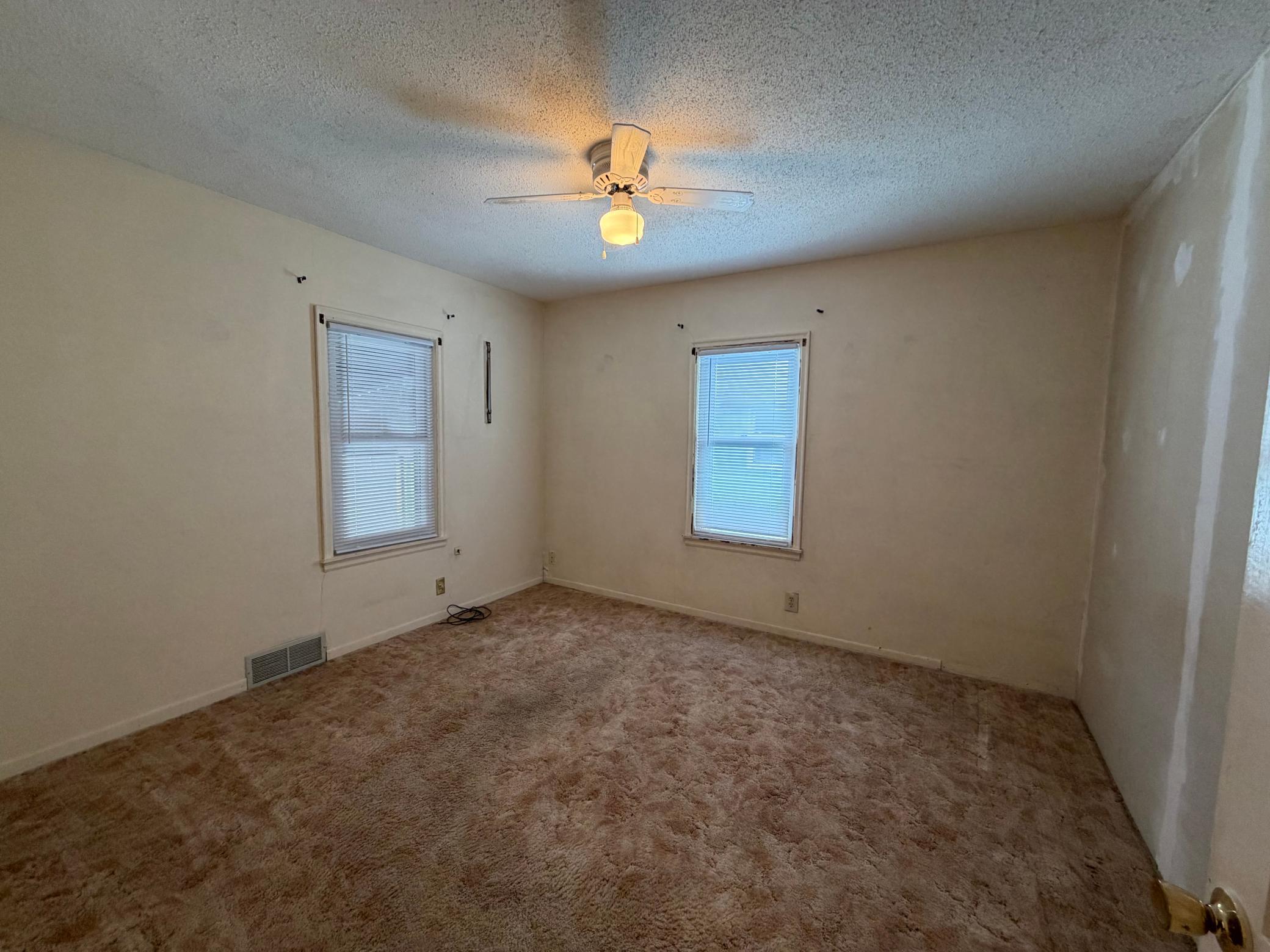 2 of 2 bedrooms on main