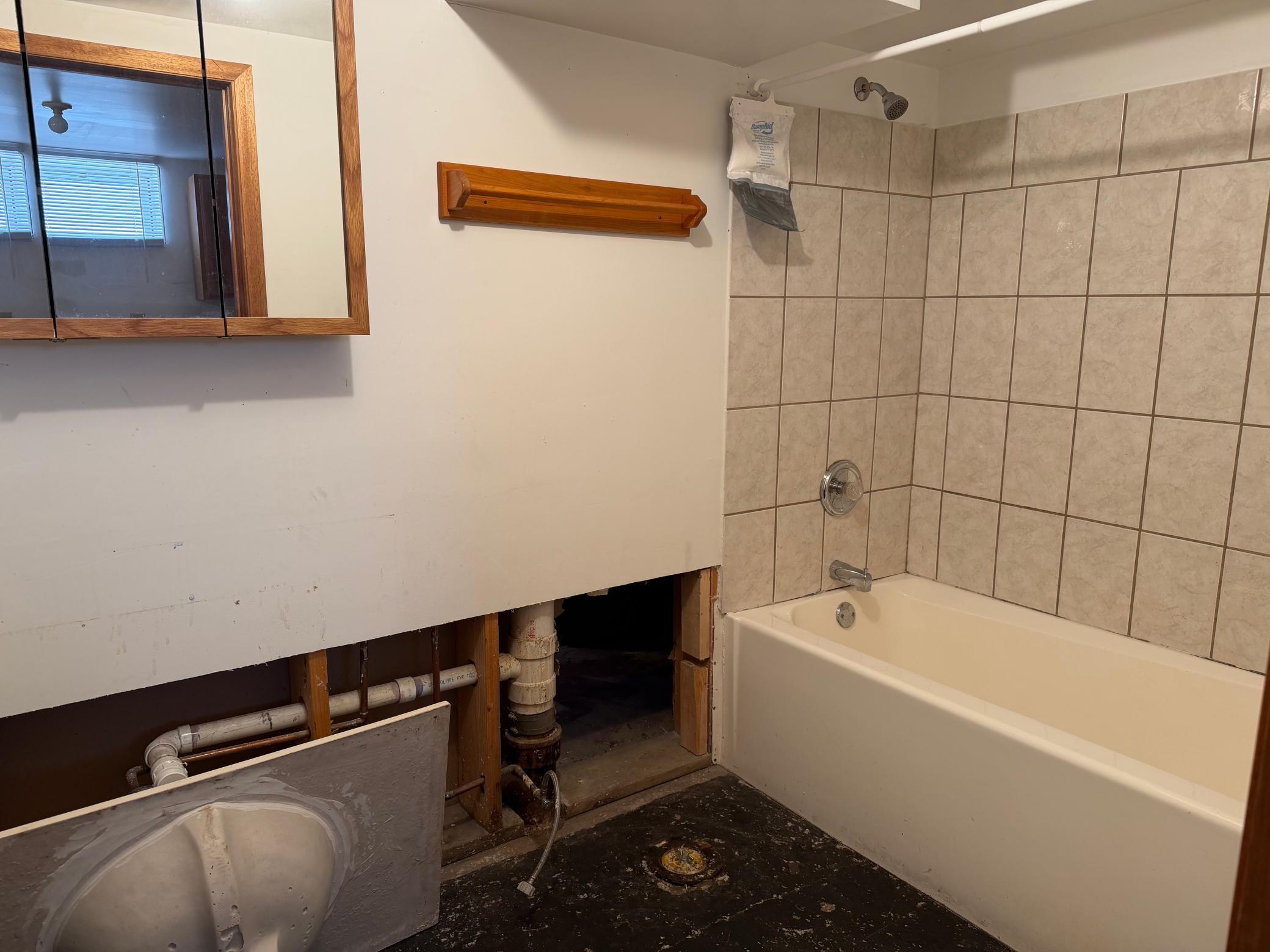bath tub in basement does work