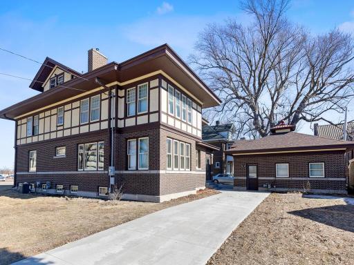 Second driveway off 9th Street adds valuable off-street parking and convenient access to the rear entrance..jpg