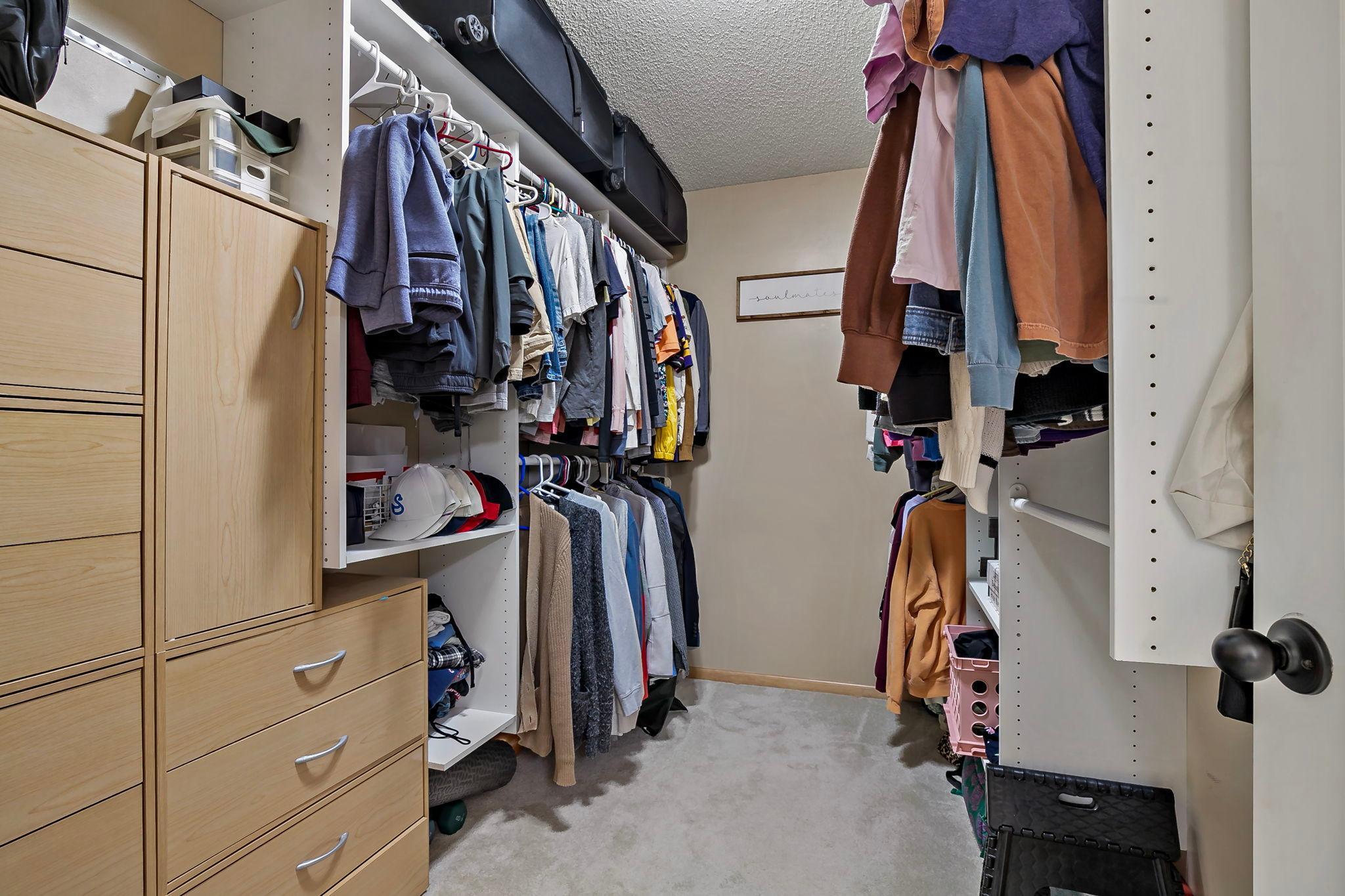 Primary bedroom - walk-in closet