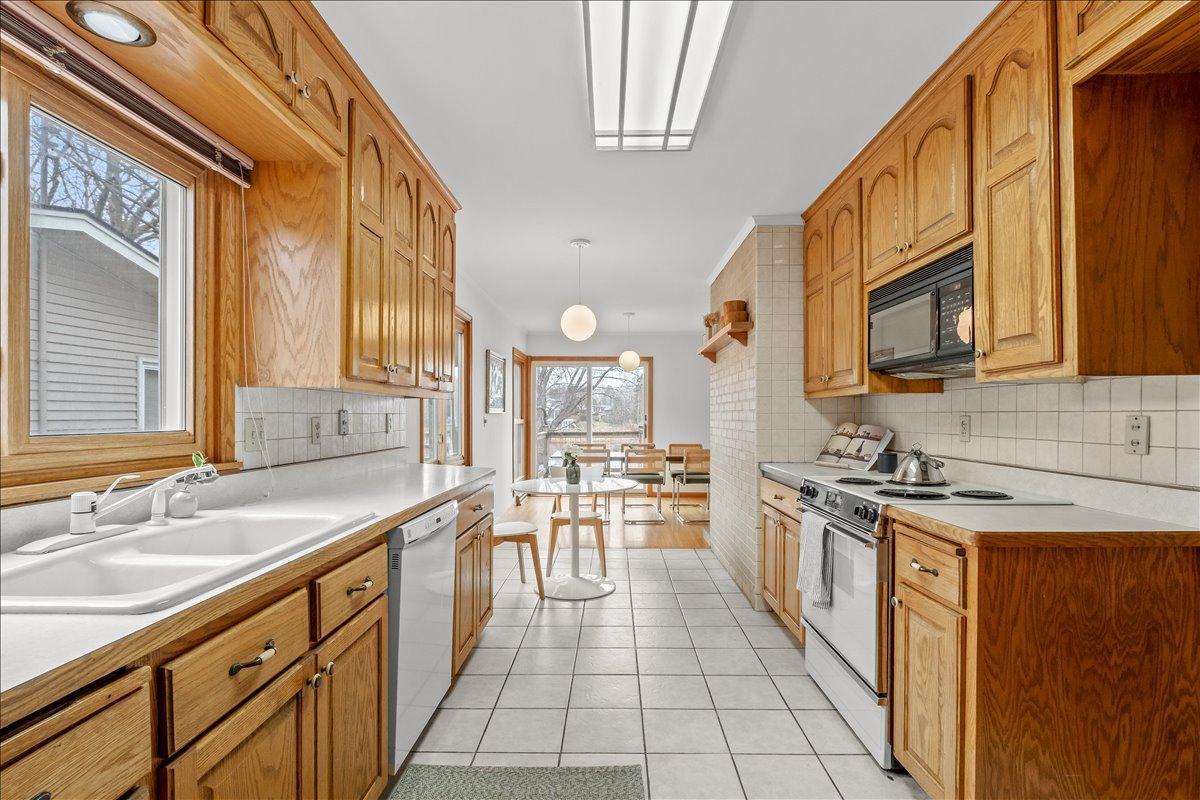 16-3330 Decatur Ln-0016.jpg