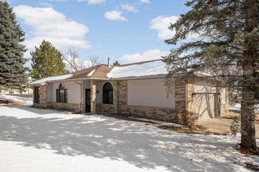Beautifully maintained cul de sac townhome