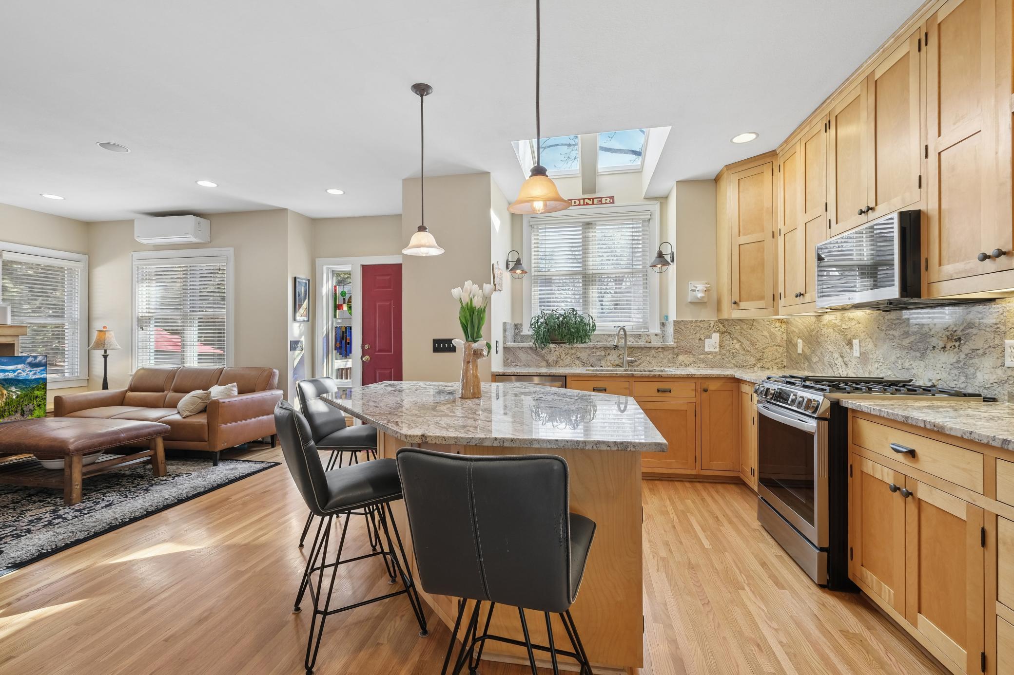 Incredible kitchen! Ideal for entertaining!