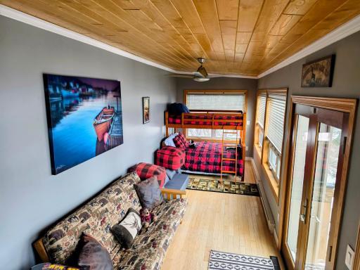 Sun room / guest room with deck access