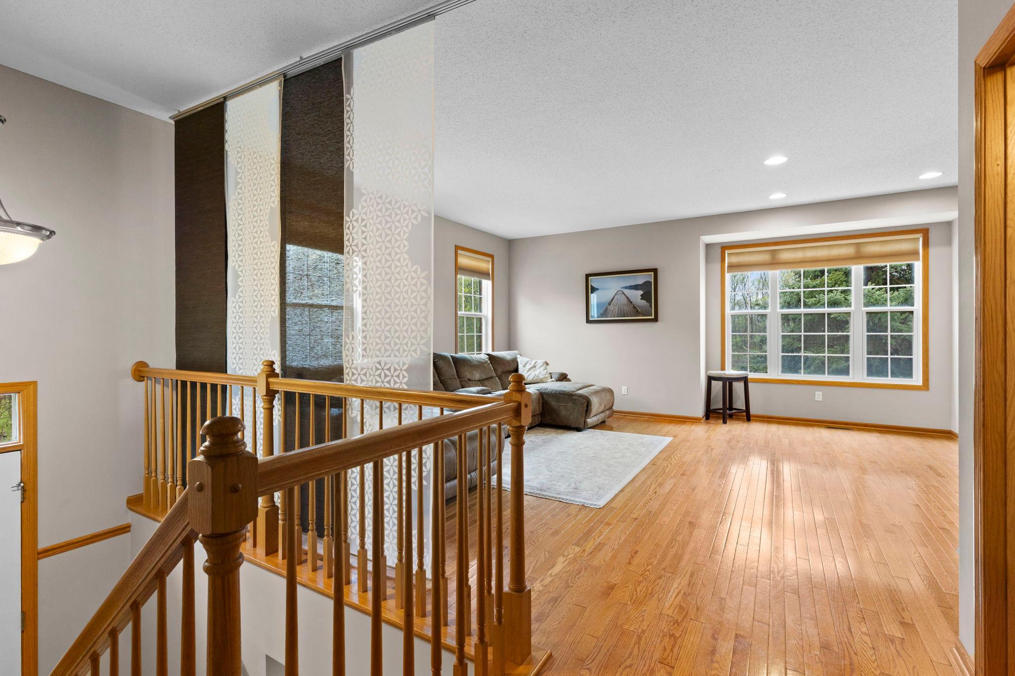 20-web-or-mls-1780 Riverside Dr-69.jpg