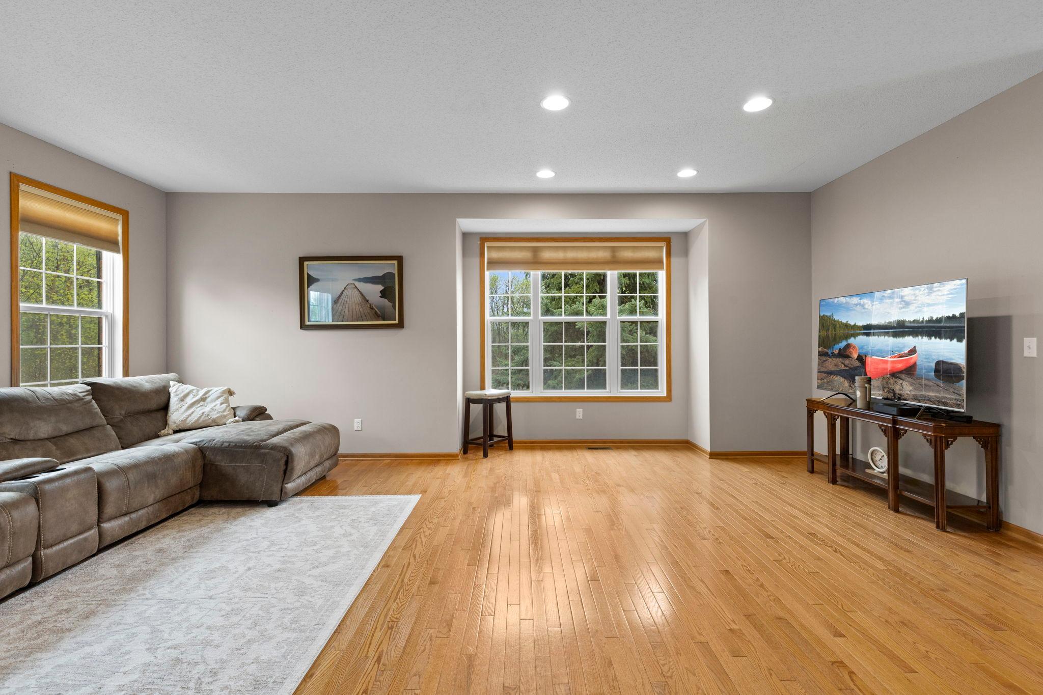 21-web-or-mls-1780 Riverside Dr-72.jpg