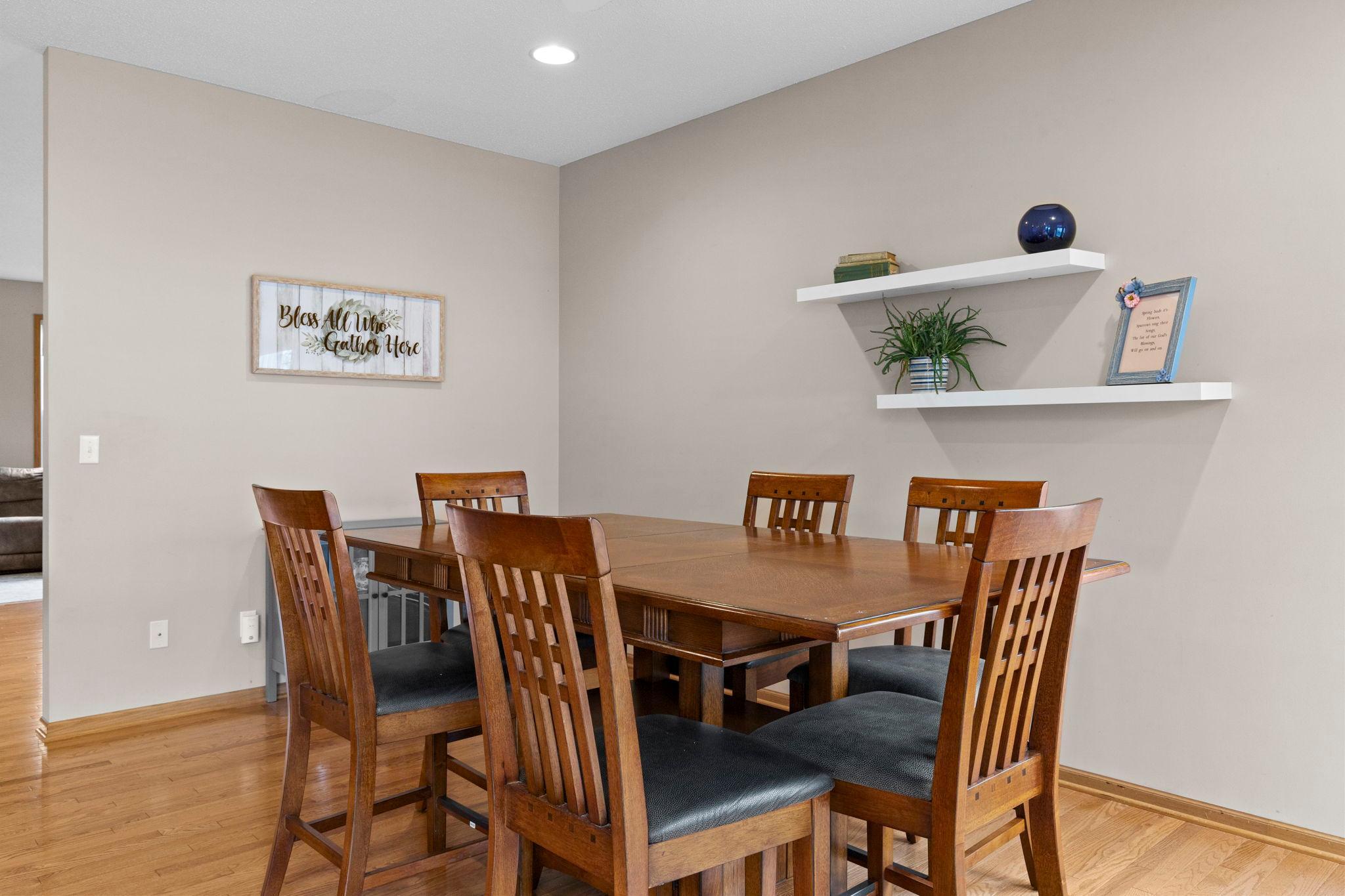 30-web-or-mls-1780 Riverside Dr-120.jpg