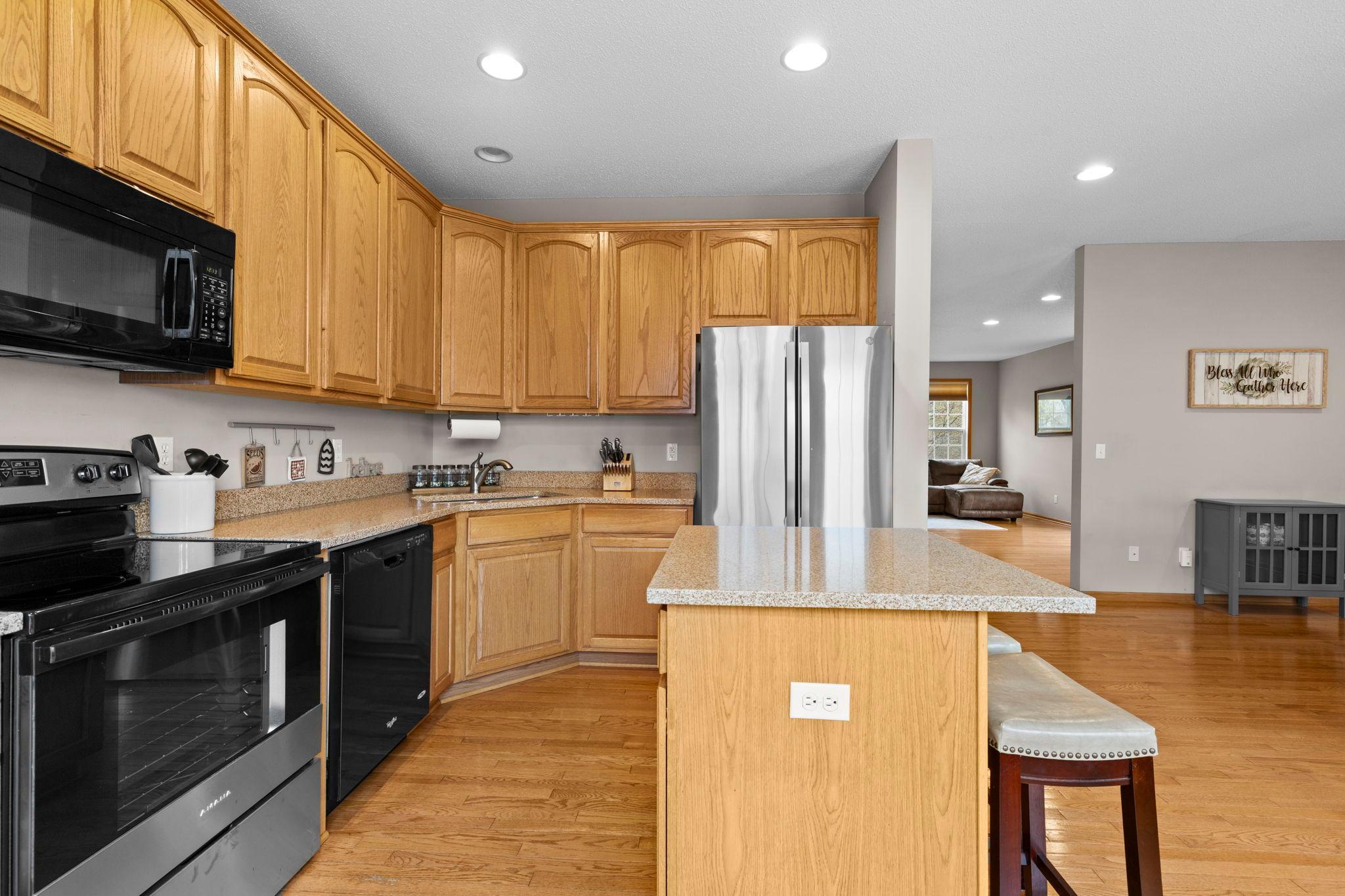 33-web-or-mls-1780 Riverside Dr-96.jpg