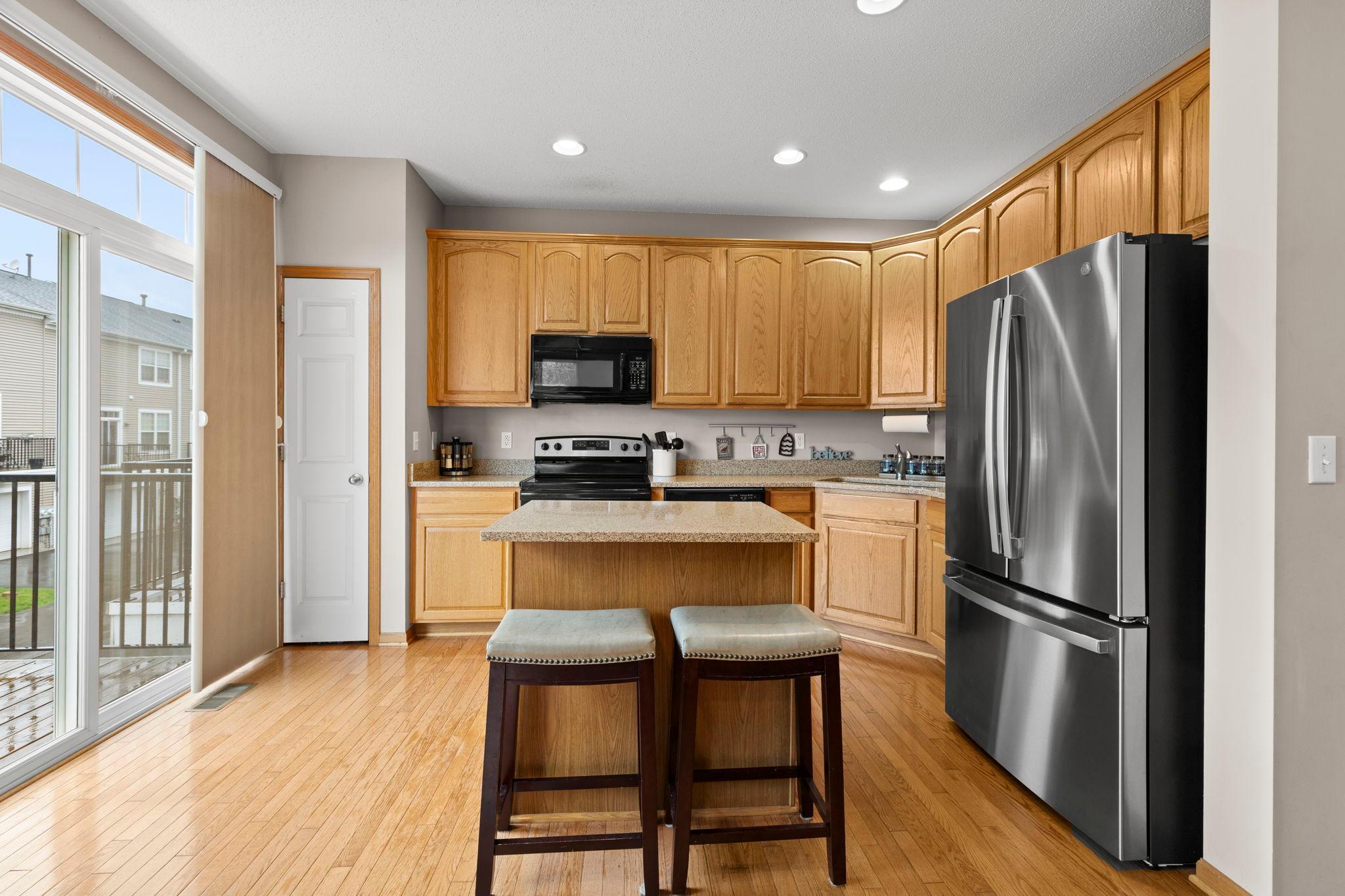 35-web-or-mls-1780 Riverside Dr-102.jpg