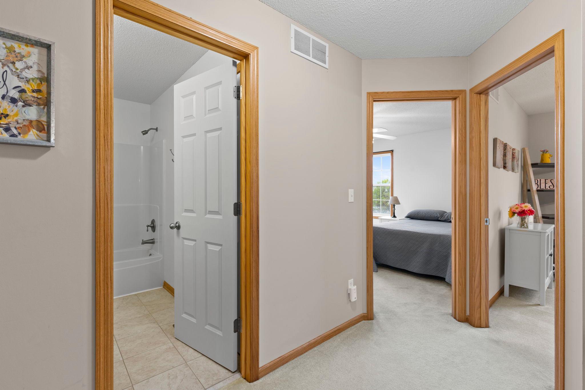 41-web-or-mls-1780 Riverside Dr-132.jpg