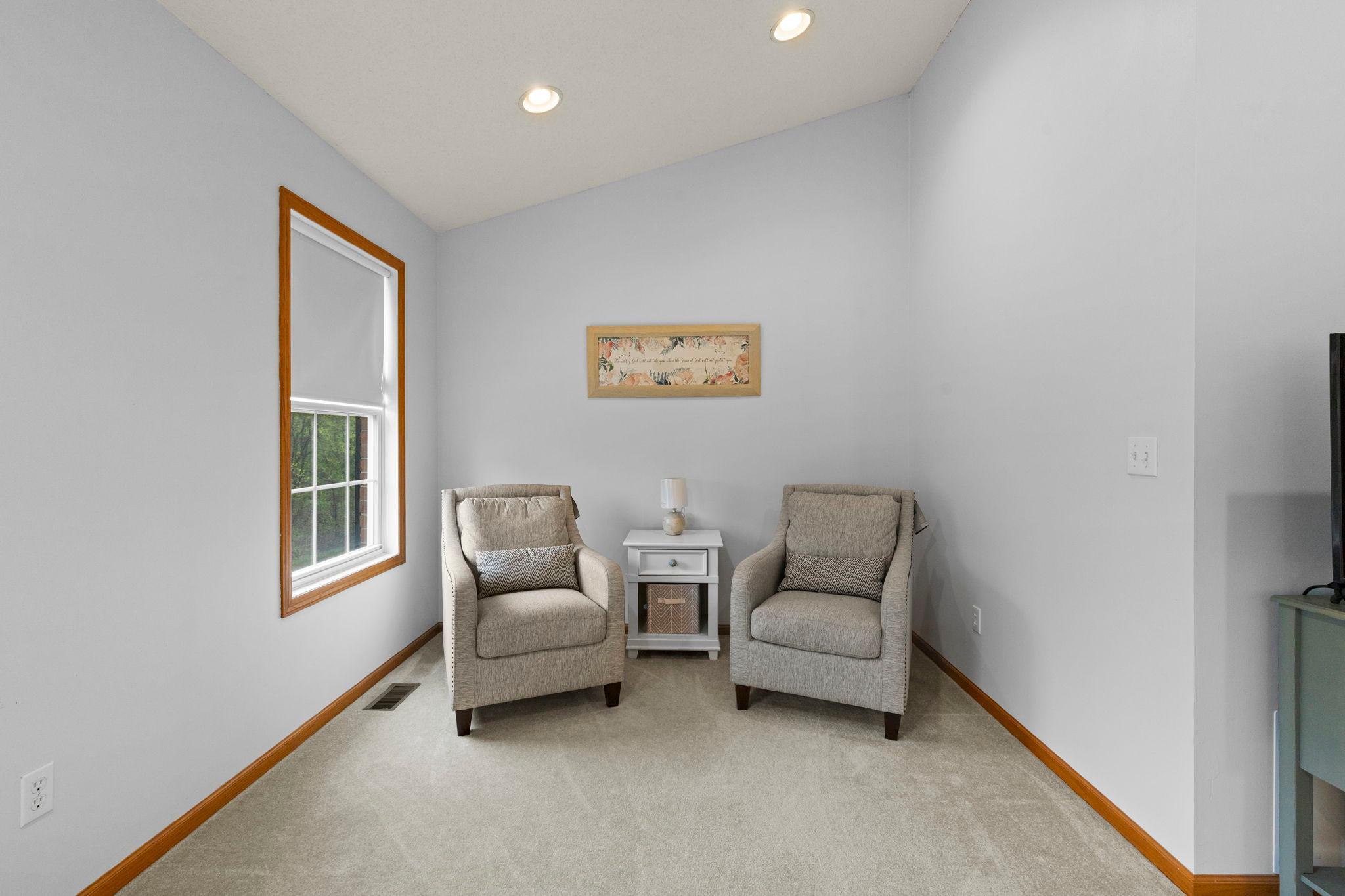 44-web-or-mls-1780 Riverside Dr-159.jpg