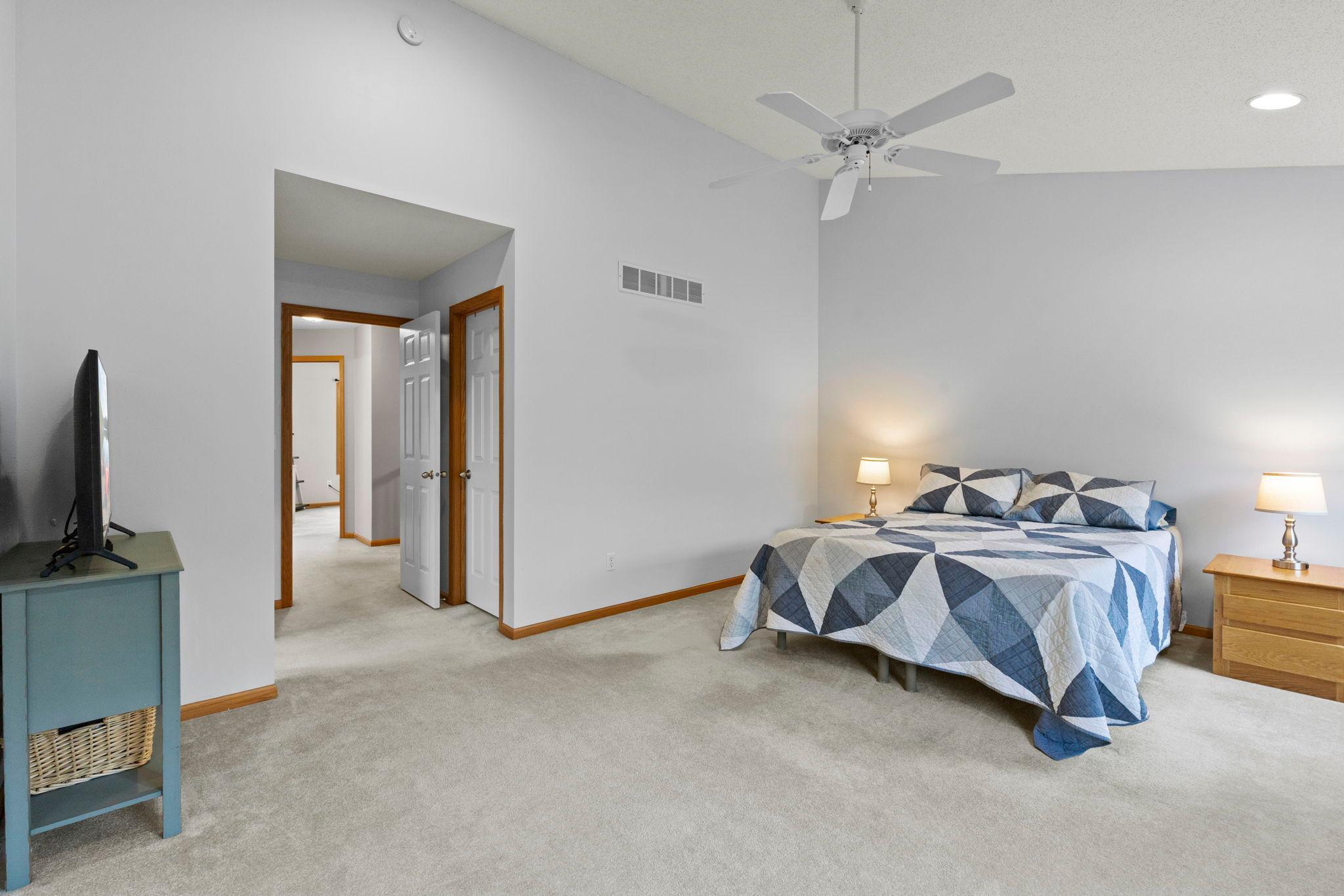 46-web-or-mls-1780 Riverside Dr-165.jpg