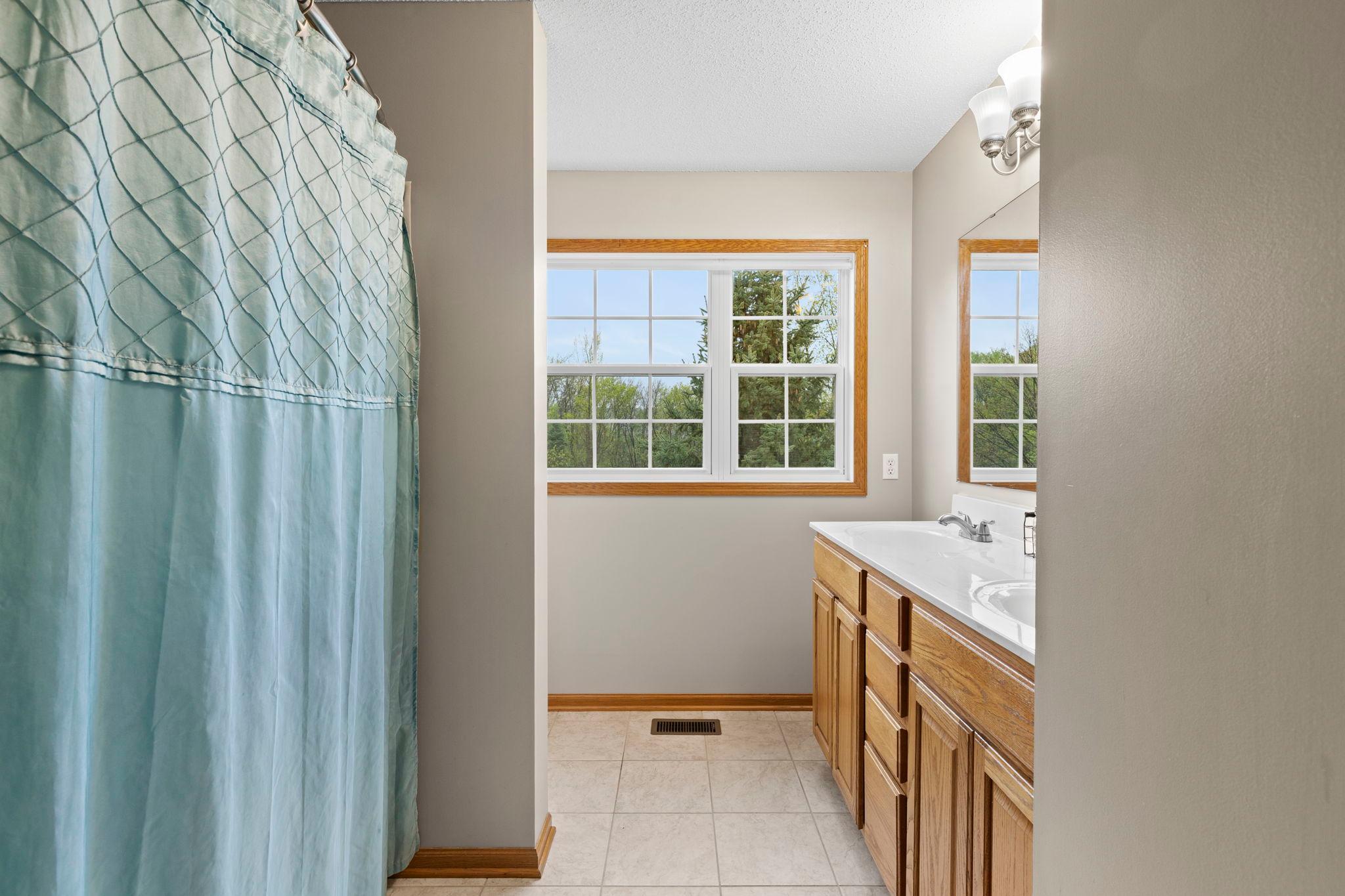 49-web-or-mls-1780 Riverside Dr-147.jpg