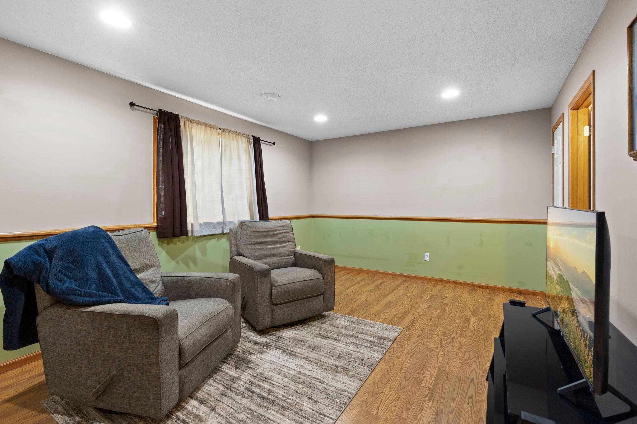 58-web-or-mls-1780 Riverside Dr-45.jpg