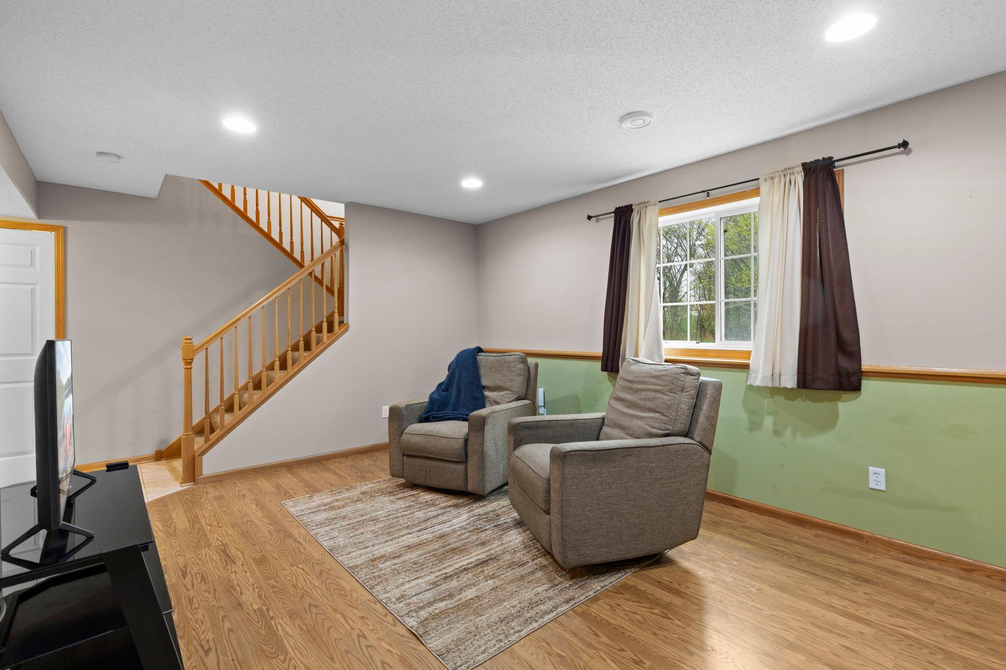 59-web-or-mls-1780 Riverside Dr-48.jpg