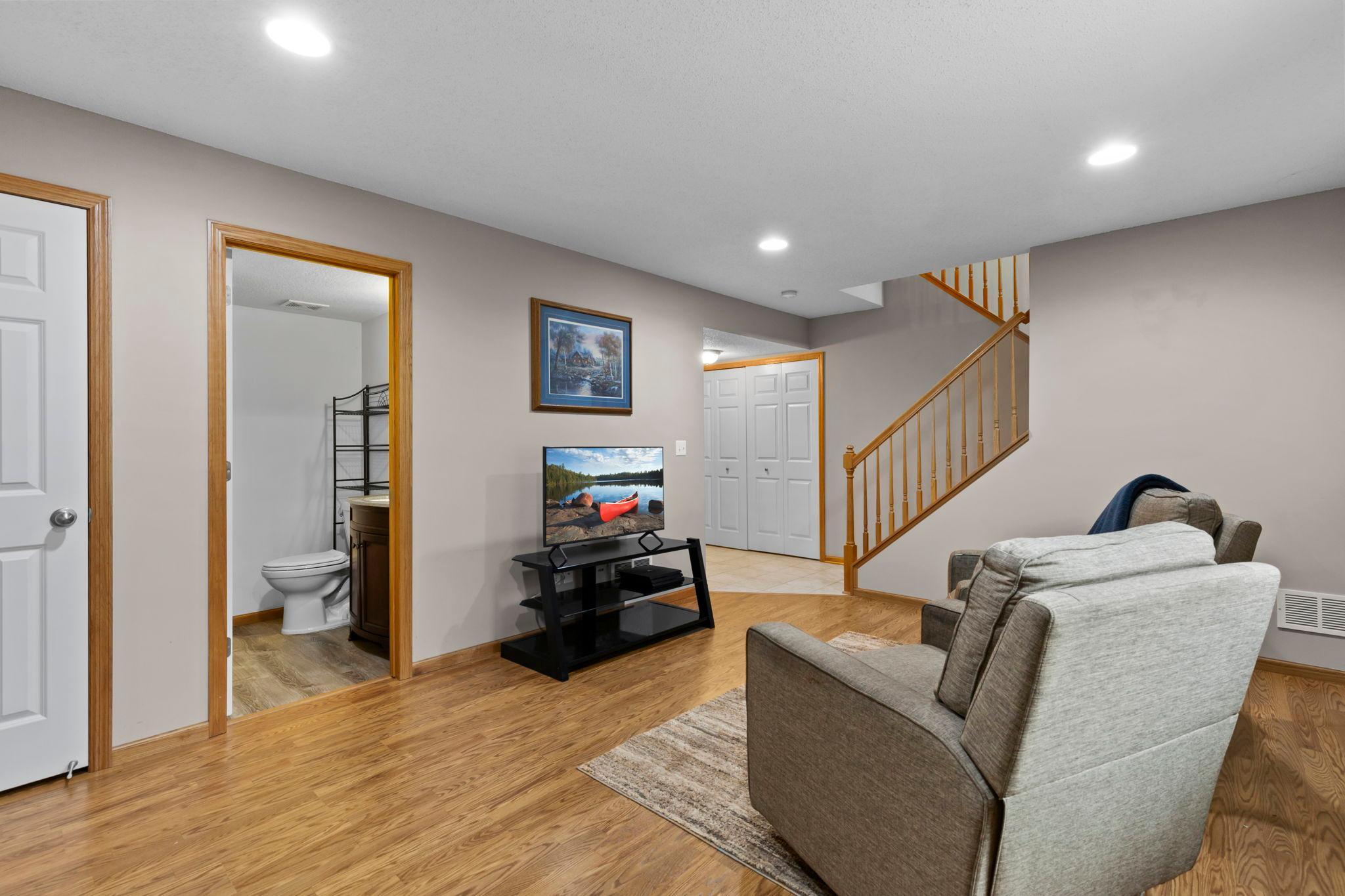 60-web-or-mls-1780 Riverside Dr-51.jpg