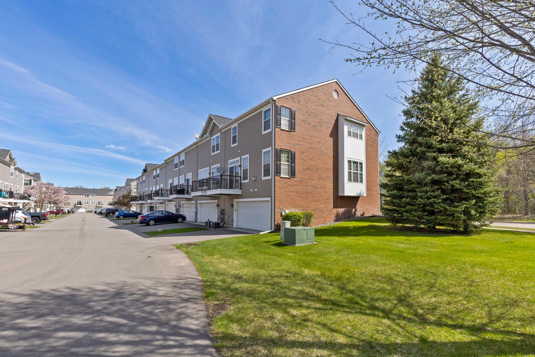 16-web-or-mls-1780 Riverside Dr Exteriors-7.jpg