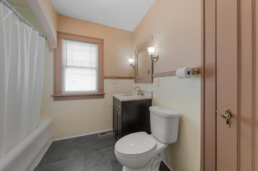 718 6th Street N, Saint James, MN 56081