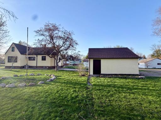 718 6th Street N, Saint James, MN 56081