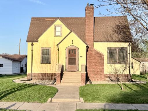 718 6th Street N, Saint James, MN 56081