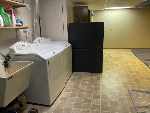 Downstairs-5-Washer-Dryer.jpg