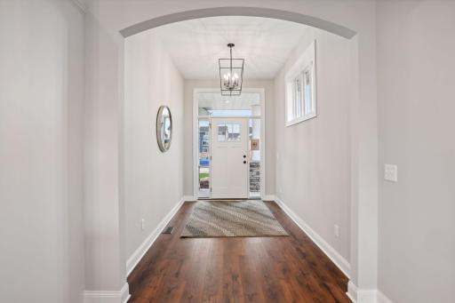Bright & Spacious Foyer with extra Windows