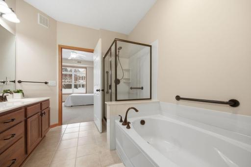 1256 County Road D E, 104, Maplewood, MN 55109