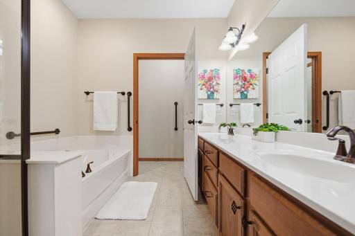 1256 County Road D E, 104, Maplewood, MN 55109