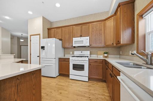 1256 County Road D E, 104, Maplewood, MN 55109