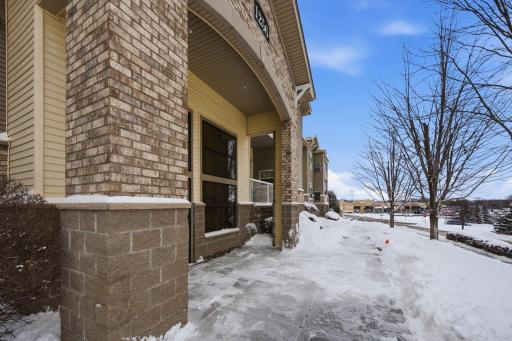 1256 County Road D E, 104, Maplewood, MN 55109