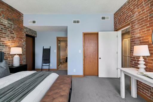 162 College Avenue W, 5, Saint Paul, MN 55102