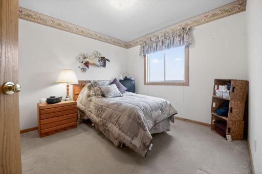 27_7040_49th_St_N_Oakdale_MN_55128-Bedroom-DSC_5652.jpg