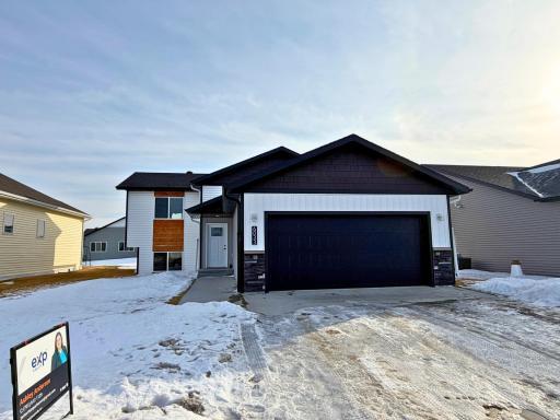 6033 78th Avenue S, Horace, ND 58047