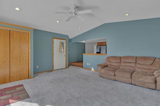 1308 27th Street NW, Willmar, MN 56201