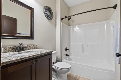 Full hall bath with granite counter top