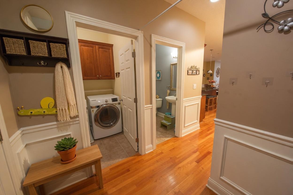 106a hallway.jpg