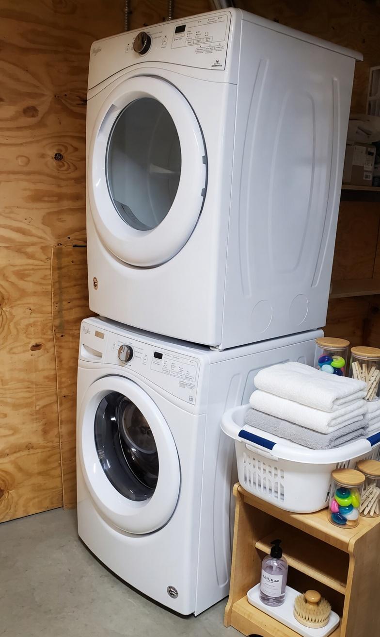 305a downstairs washer dryer.jpg