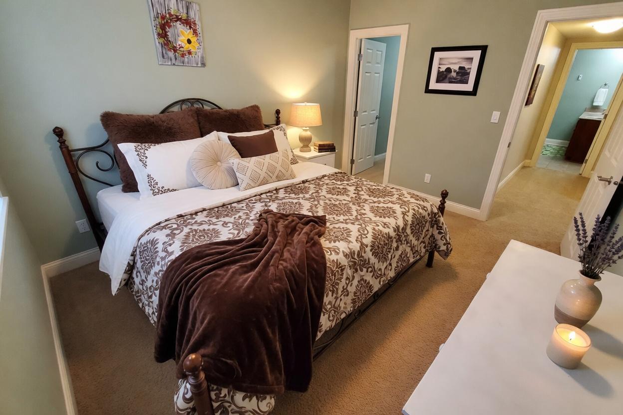 303a downstairs bedroom.jpg