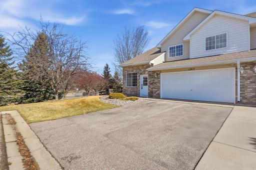 End unit in a prime location close to parks, shopping and restaurants
