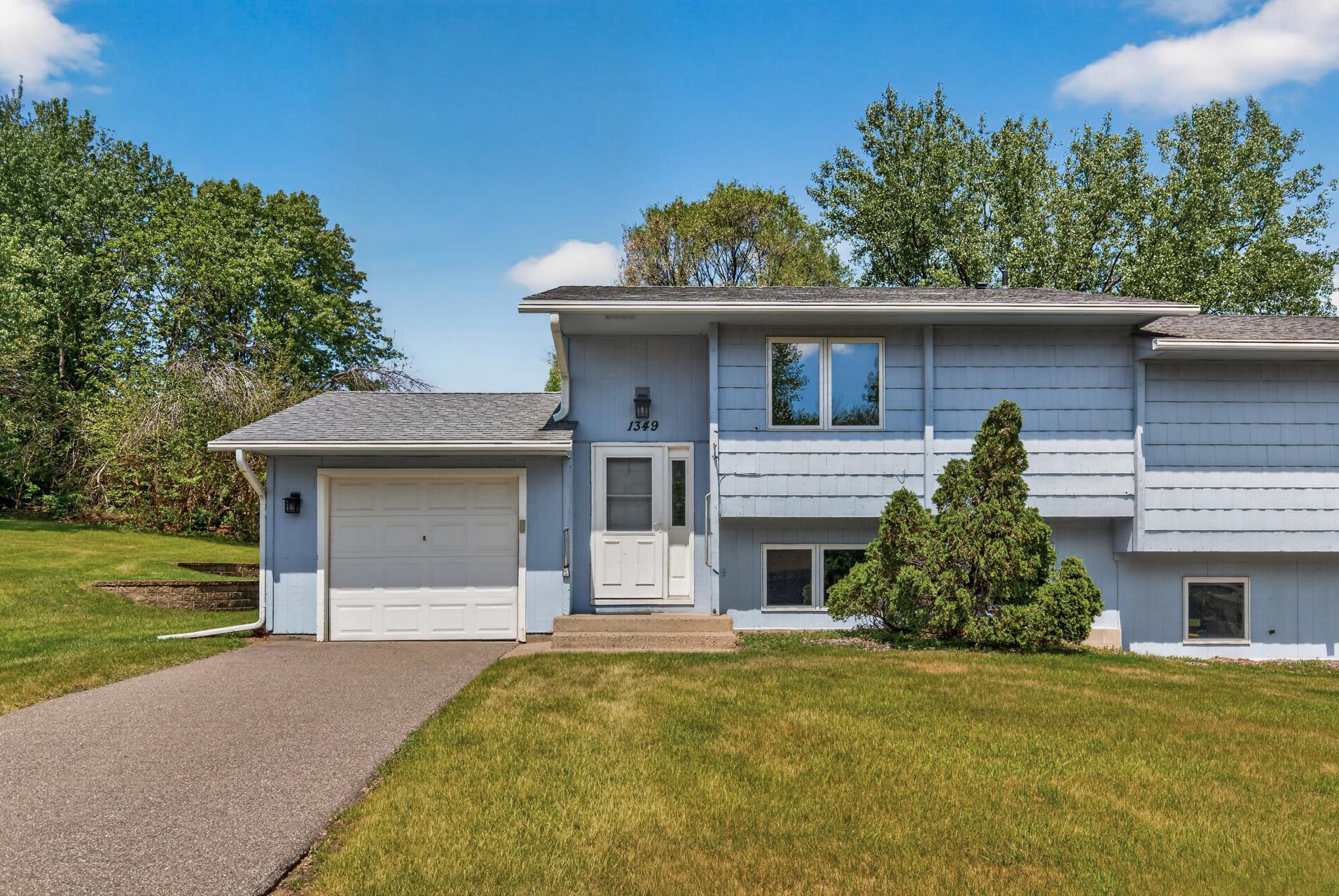 1349-Left unit, vacant
