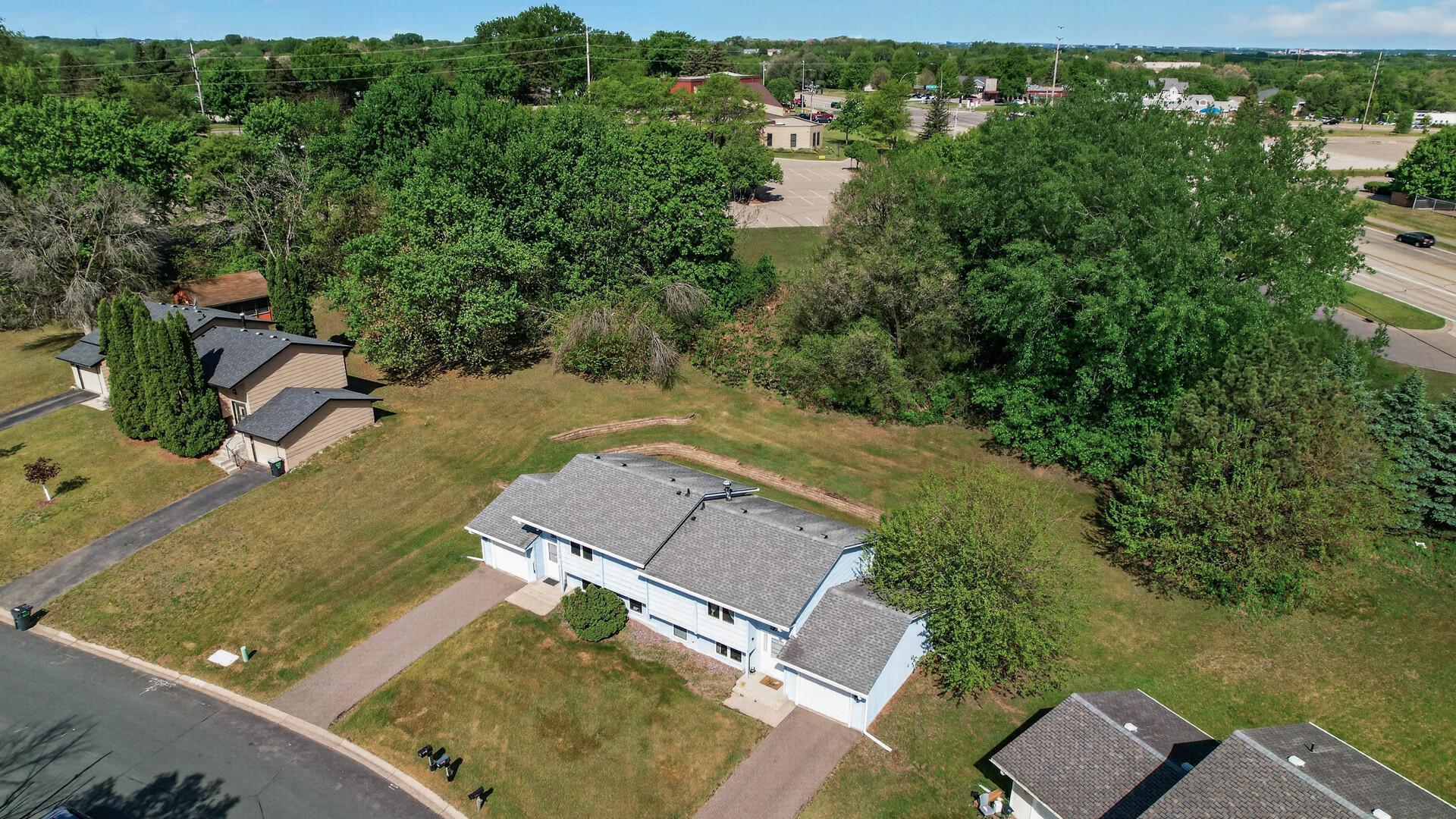 Large lot, tons of privacy!