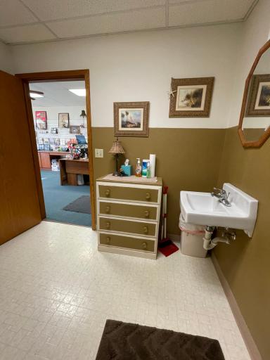136 S Broadway, Wells, MN 56097
