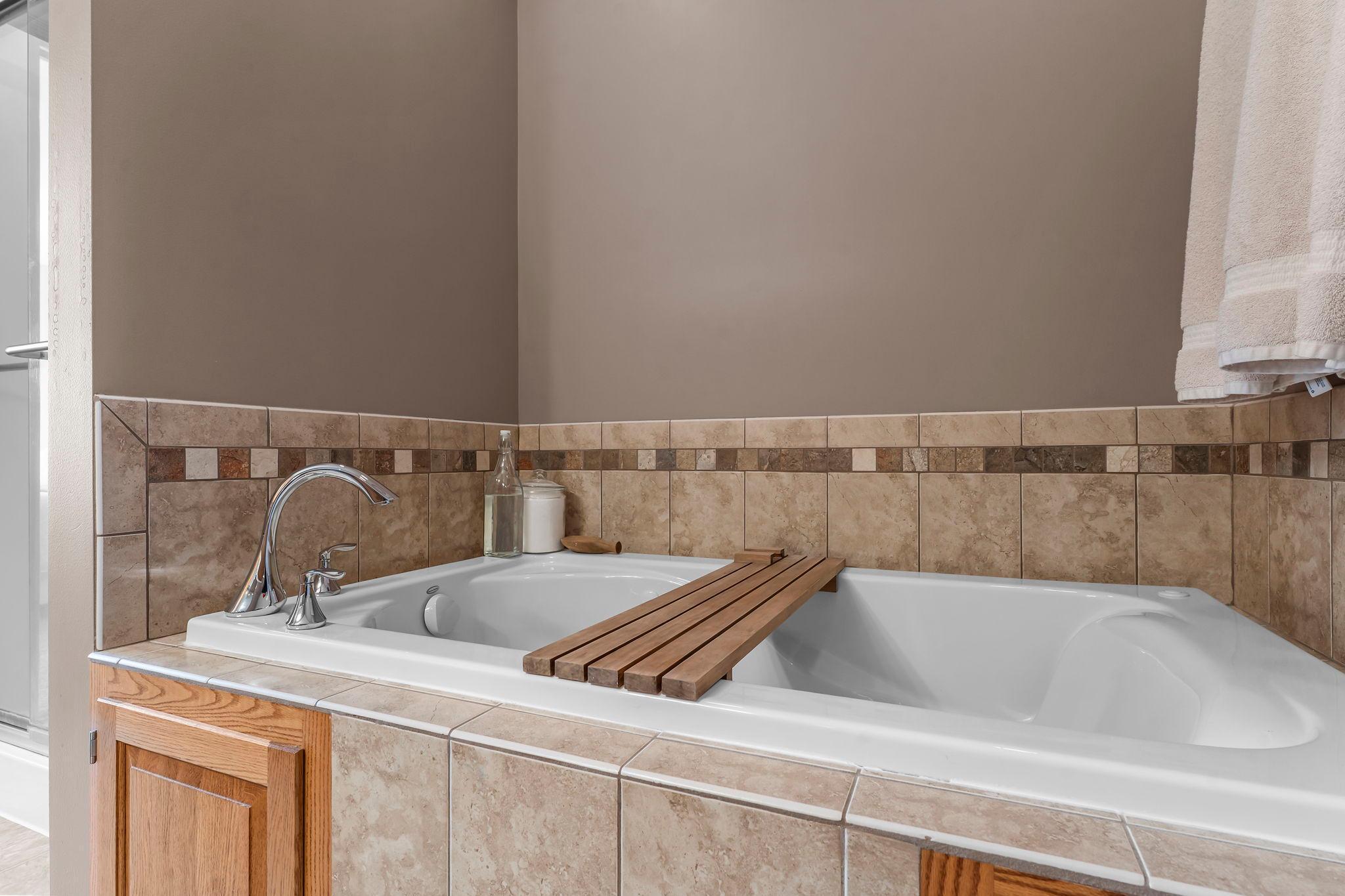 32-web-or-mls-1306 4th St NW-108.jpg