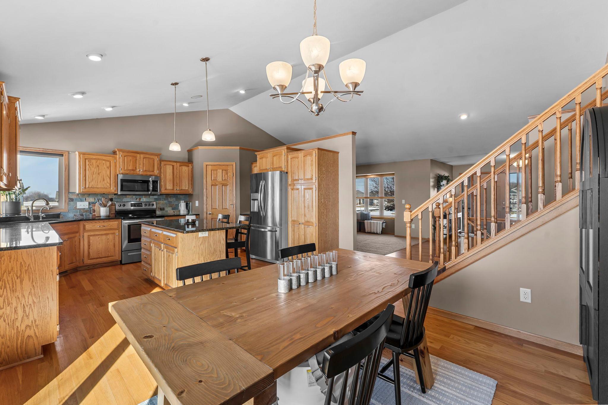 26-web-or-mls-1306 4th St NW-58.jpg